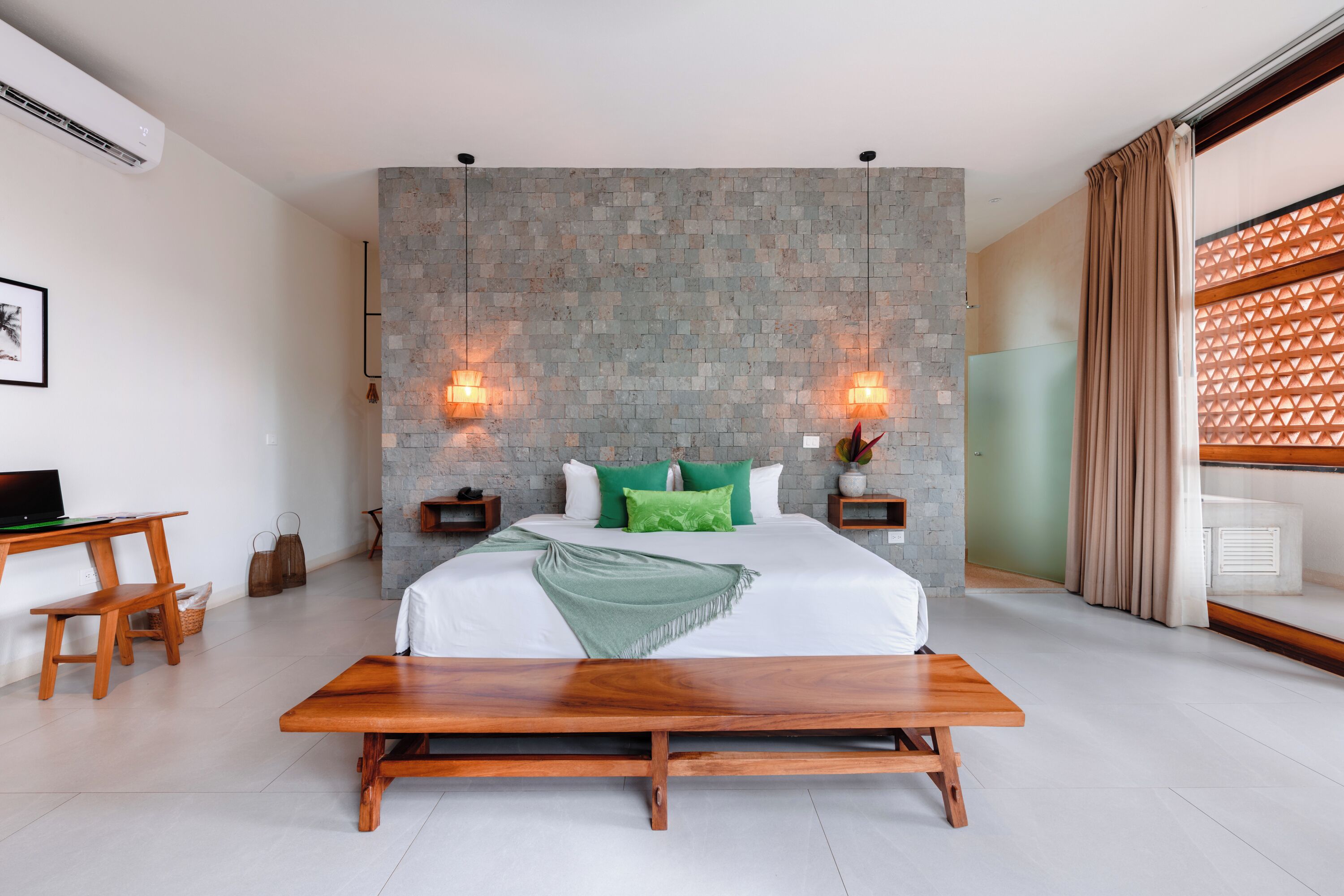 luxury room, 1 king bed, hot tub | 1 bedroom, premium bedding, free minibar, in-room safe