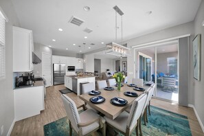 Interior - ⭐⭐⭐⭐⭐ ⭐Heated Pool & Spa, Gourmet Kitchen, Game Room, Fire Table & BBQ Island  (Mesa)