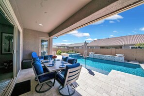 Outdoor dining - ⭐⭐⭐⭐⭐ ⭐Heated Pool & Spa, Gourmet Kitchen, Game Room, Fire Table & BBQ Island  (Mesa)