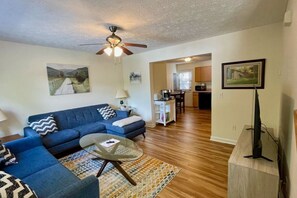 Smart TV, offices, computer monitors, printers - The Blue Door at Sylva Home Base Apartments (Sylva)