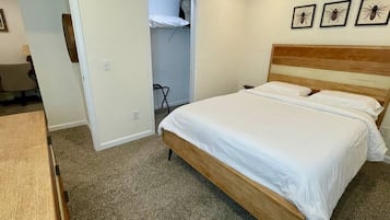 2 chambres, bureau, fer et planche à repasser, lit de bébé portatif