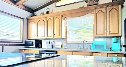 CAPTAIN'S CAPTAIN-Waterfront House