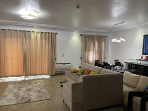 Smart-TV, Tischtennisplatte