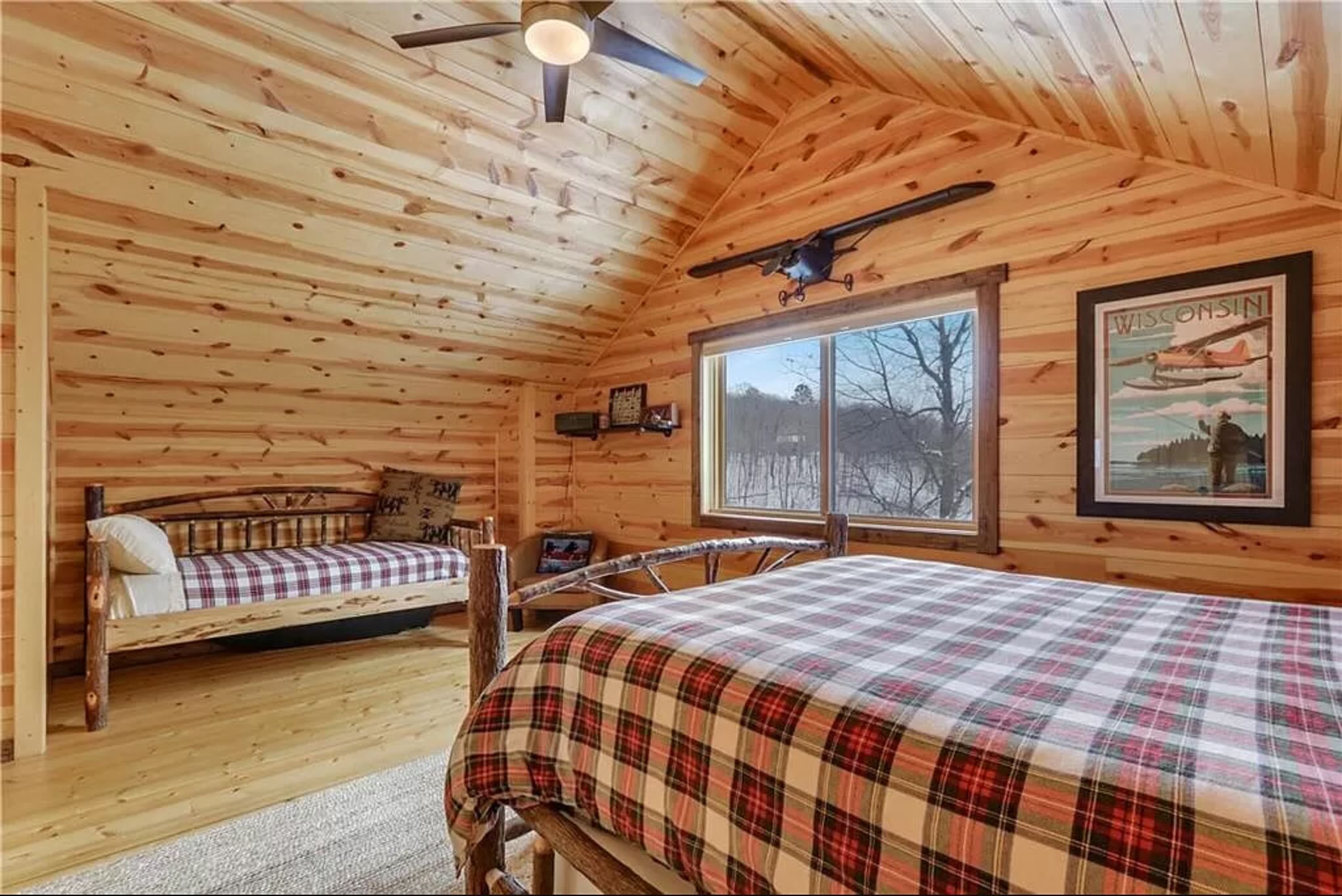 New Cozy Cabin on a Lake for the Perfect Getaway!