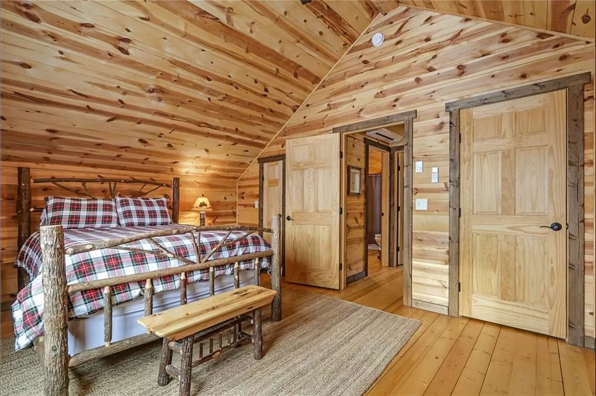 New Cozy Cabin on a Lake for the Perfect Getaway!