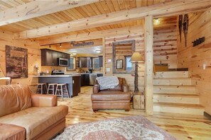 Smart-TV, peis, DVD-spiller og bøker