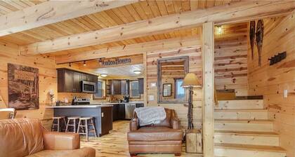 New Cozy Cabin on a Lake for the Perfect Getaway!