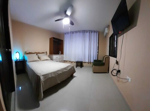 Apartment, 20min from airport, beach!