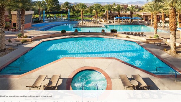 A resort with multiple outdoor pools, palm trees, and lounge areas. - 2 BD/2BA Full Size Villa @ Marriot's Shadow Ridge I - The Villages - BNP Tennis! (Palm Desert)