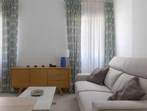 TV - HOMEABOUT JUAN DE AUSTRIA APARTMENT (Málaga)