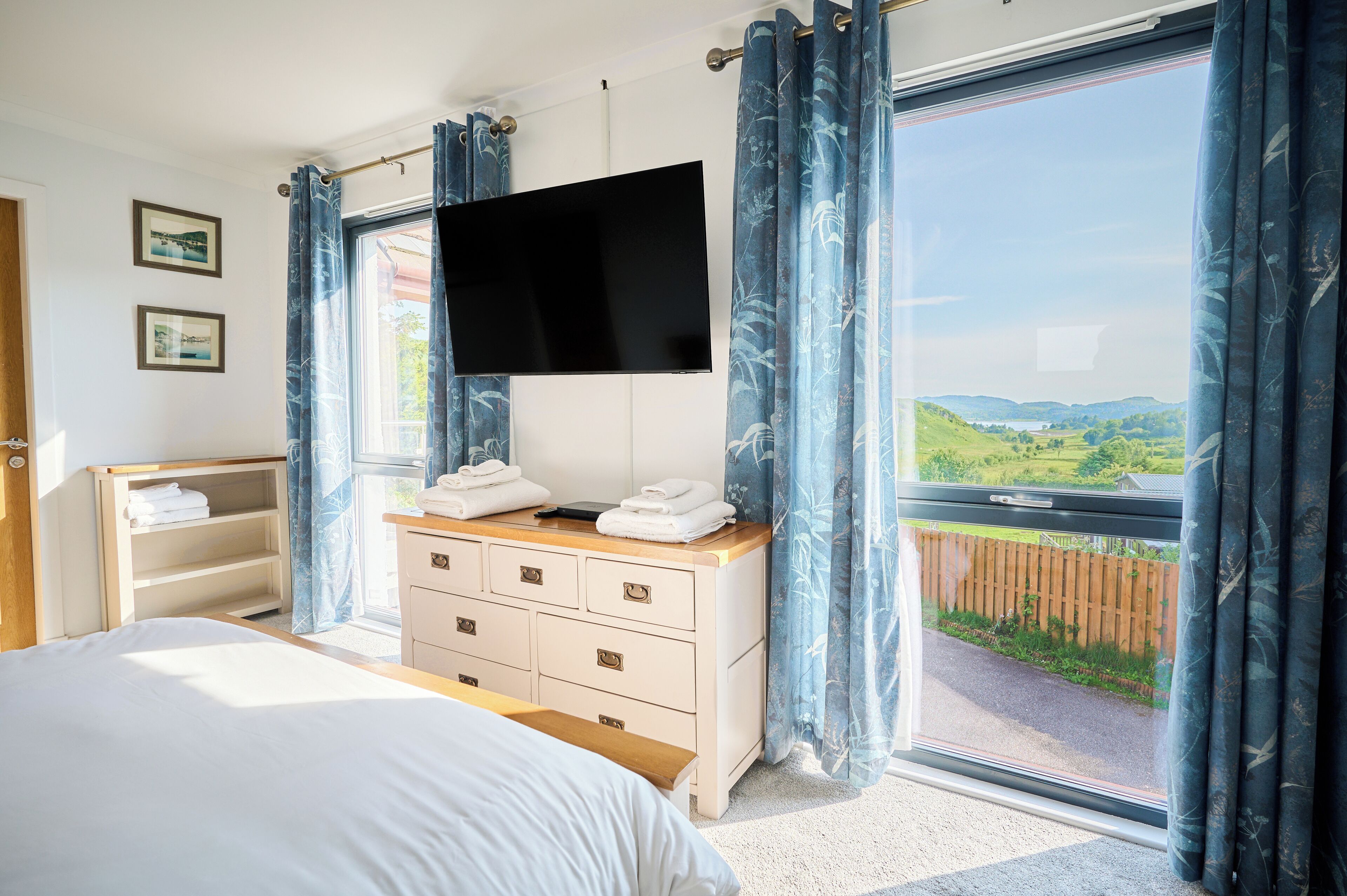 6 bedrooms, desk, iron/ironing board, free WiFi