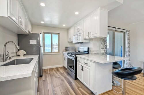 Lovely 1-bedroom condo by the Harbor.