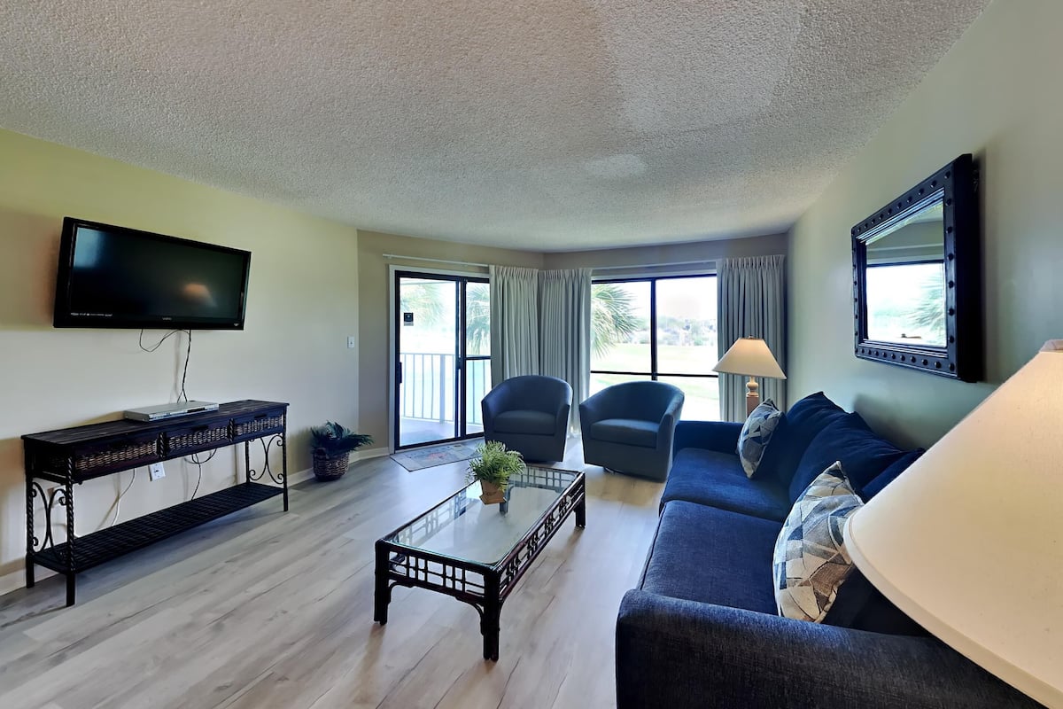 Condo, Multiple Beds, Balcony, Garden View (Golf Villa 1410 - No Pets Allowed) | Living area | 42-inch flat-screen TV with cable channels, TV