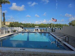 Piscine extérieure, piscine chauffée