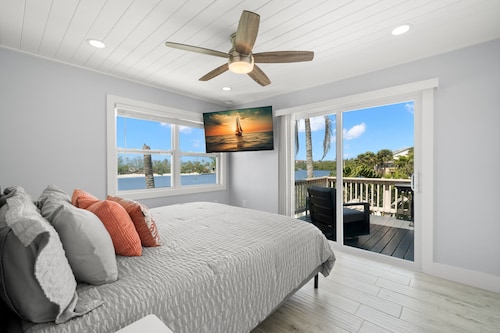 Siesta Key Waterfront Condo, Beachfront, Pool, Sunset View