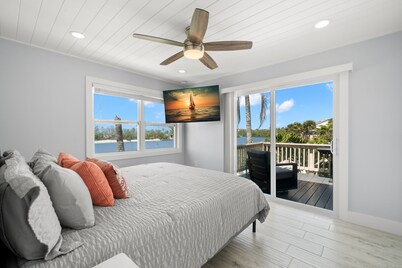 Siesta Key Waterfront Condo, Beachfront, Pool, Sunset View