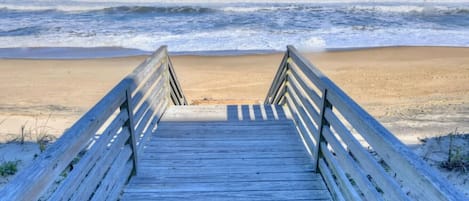 Una spiaggia nelle vicinanze