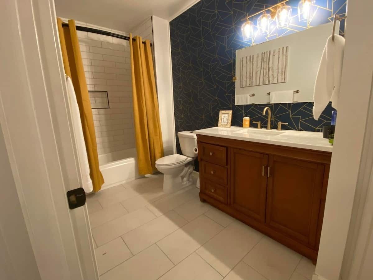 Luxury Highland Escape - 1B/1B Scottsdale Condo