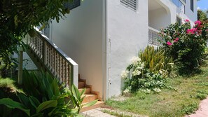 Property grounds - Bas de villa 80 m2 à 500 mètres de la mer (Sainte-Anne)