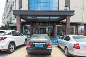 Free self-parking - Huamei Hotel (Linyi Luozhuang District Government) (Linyi)