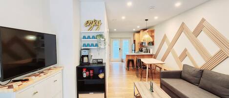 Téléviseur connecté, foyer, livres