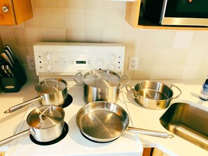 冰箱、微波炉、烤箱、炉灶
