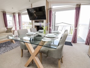 Cottage | Dining