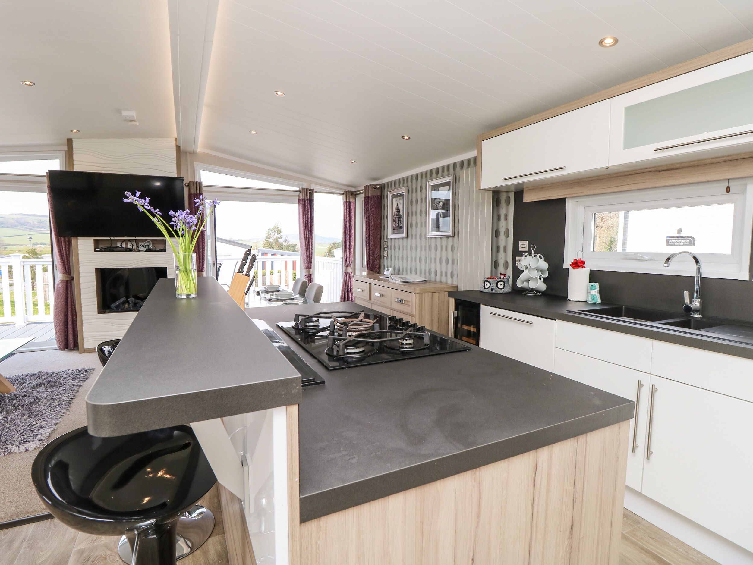 Cottage | Private kitchen | Fridge, dishwasher, electric kettle, toaster