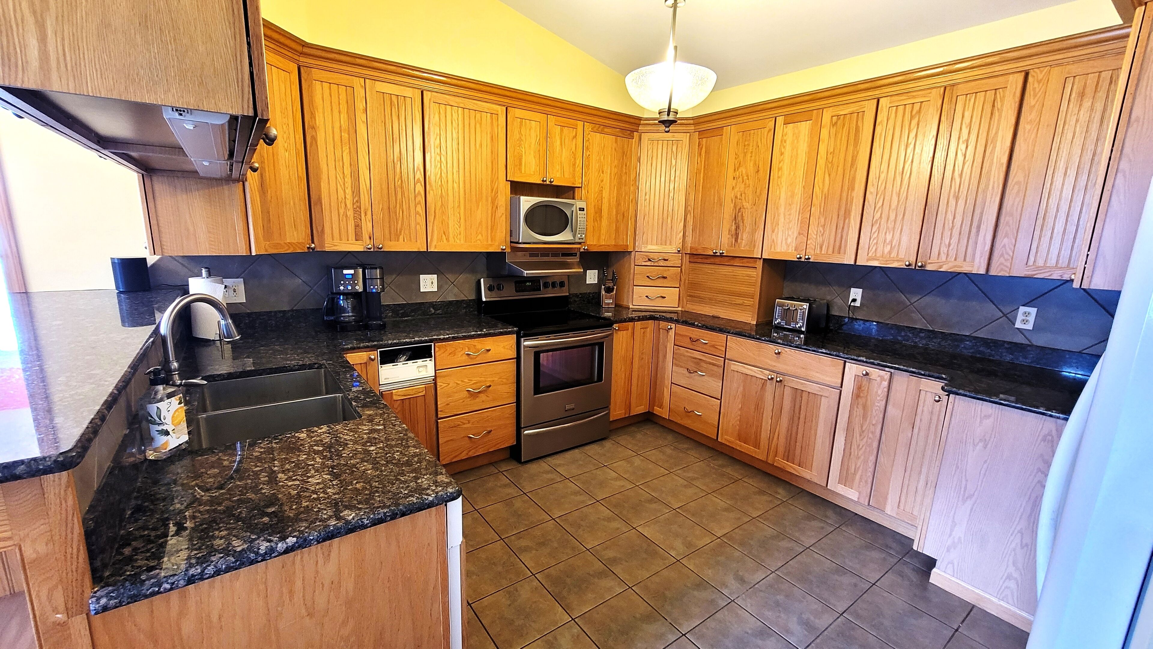 The Derby Lodge - Lake living at its finest!!