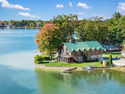 Lakefront Lodge w/ Indoor Hot Tub - Sleeps 19