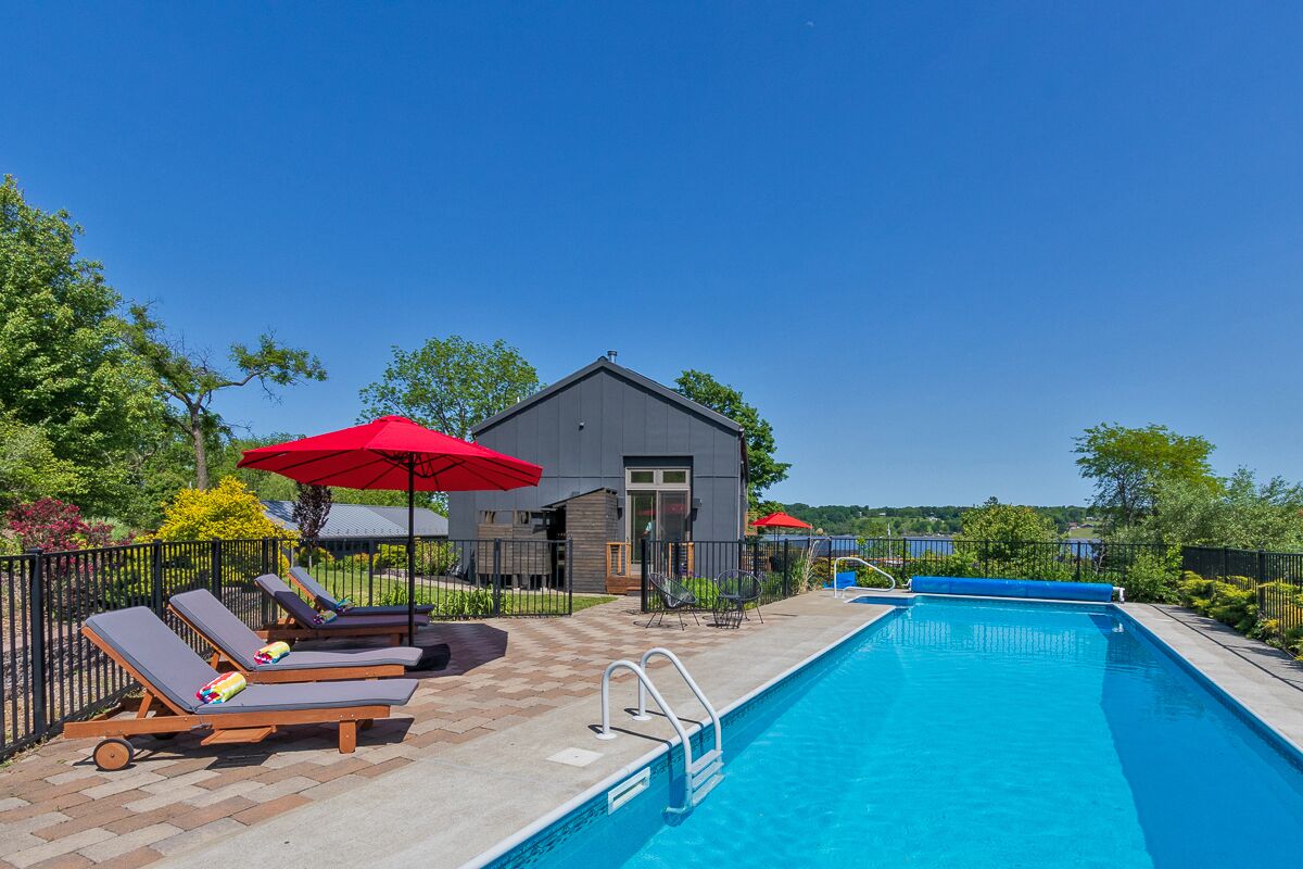 River, Beach, Pool, Hot Tub, Treehouse!