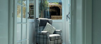 Holmfirth Hideout
