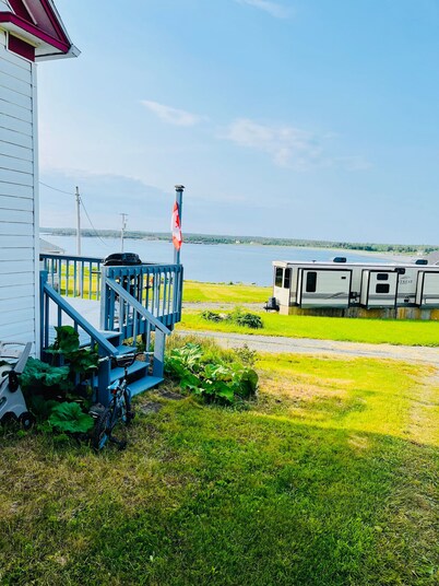 Relaxing Island Cottage on 3 acres w/ ocean view