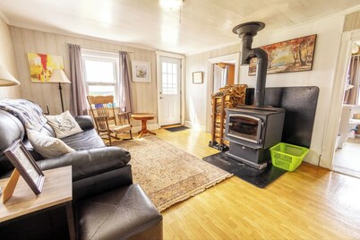 Relaxing Island Cottage on 3 acres w/ ocean view