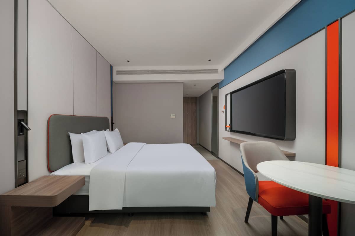Premium bedding, down duvets, desk, laptop workspace