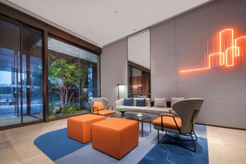 Holiday Inn Express Zhengzhou Garden Road by IHG
