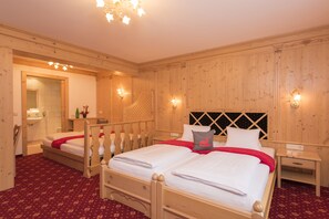 Bureau, espace de travail pour ordinateur portable, Wi-Fi gratuit