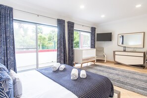 3 habitaciones, tabla de planchar con plancha y acceso a internet 