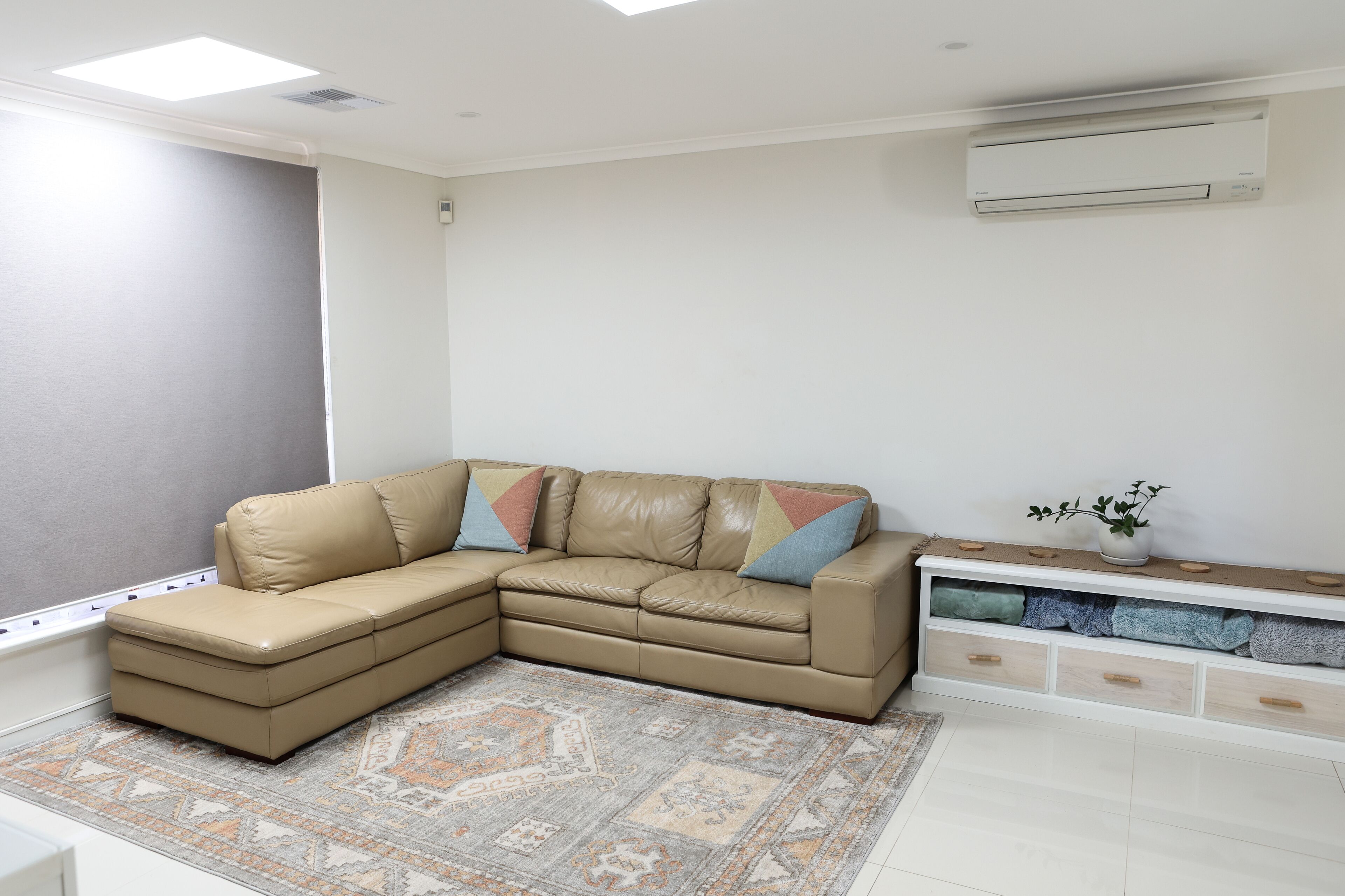 5 min stroll to Moana beach- Private family coastal retreat. 