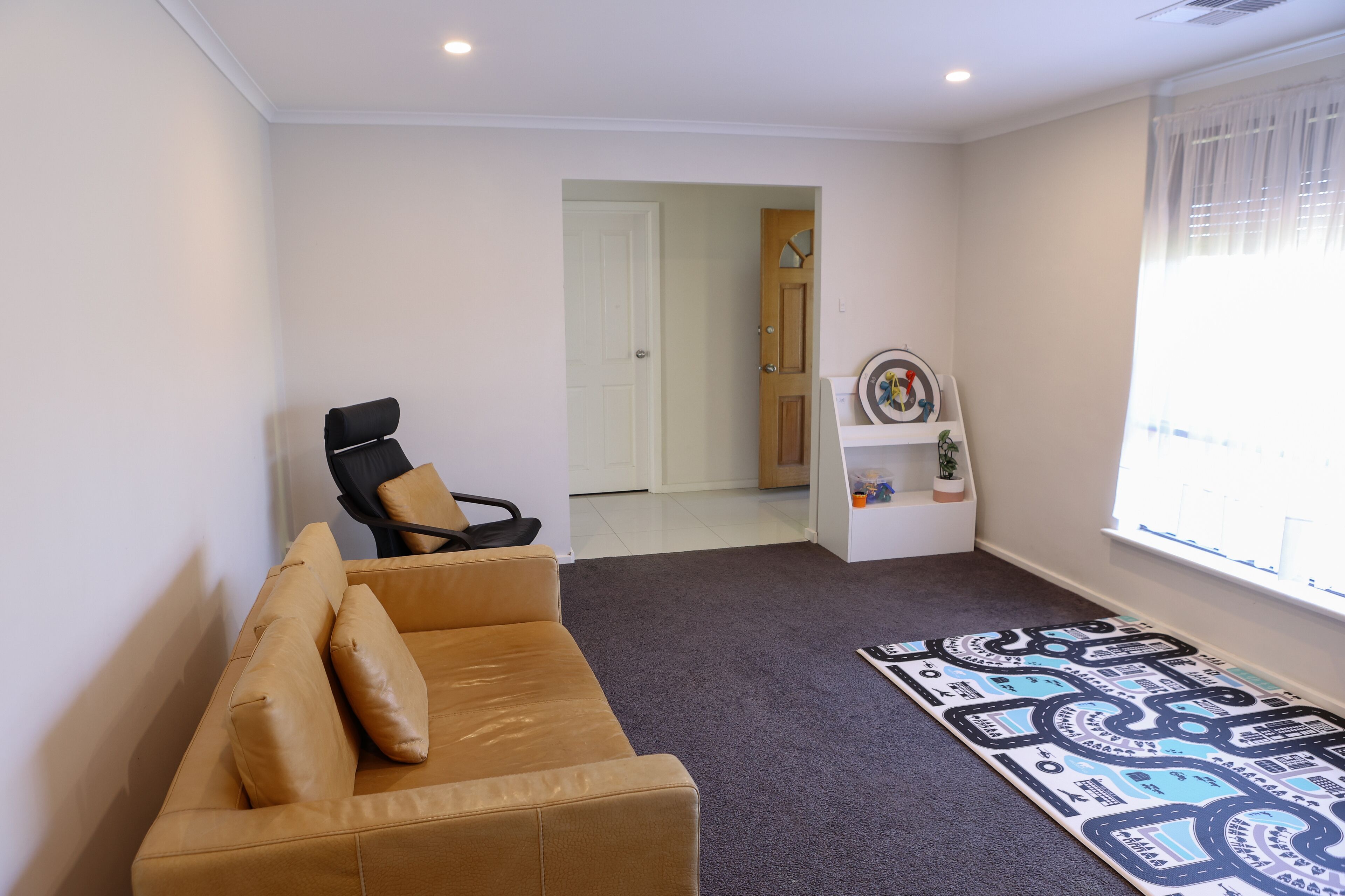 5 min stroll to Moana beach- Private family coastal retreat. 