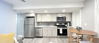 Newly renovated condo, minutes to NYC!