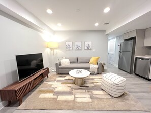 Smart TV, livros, videoteca