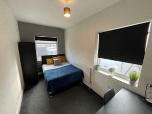 5 Schlafzimmer, Schreibtisch, WLAN, Bettwäsche