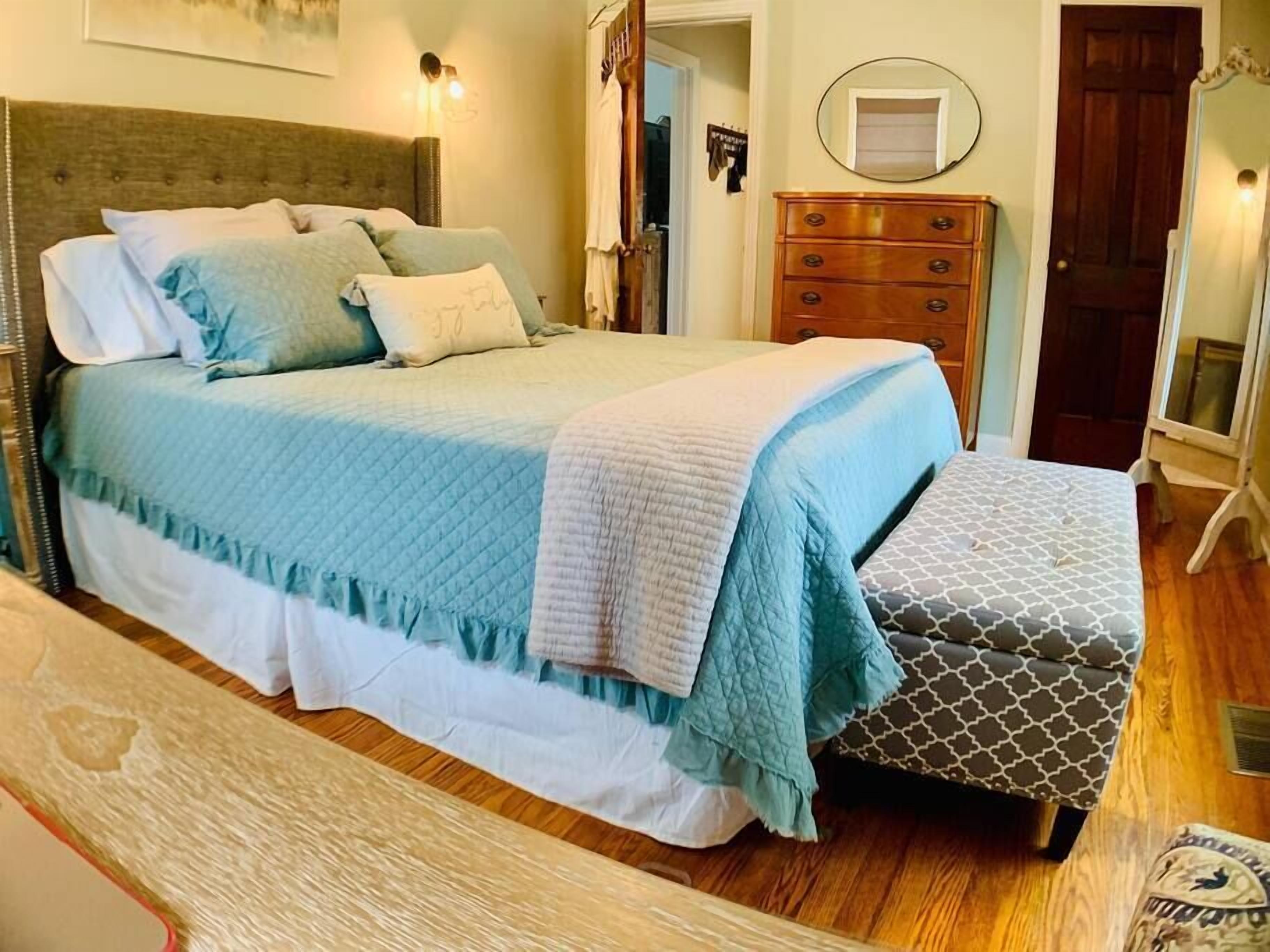 Fairgrounds Playground - WeHo - 1bd 1ba