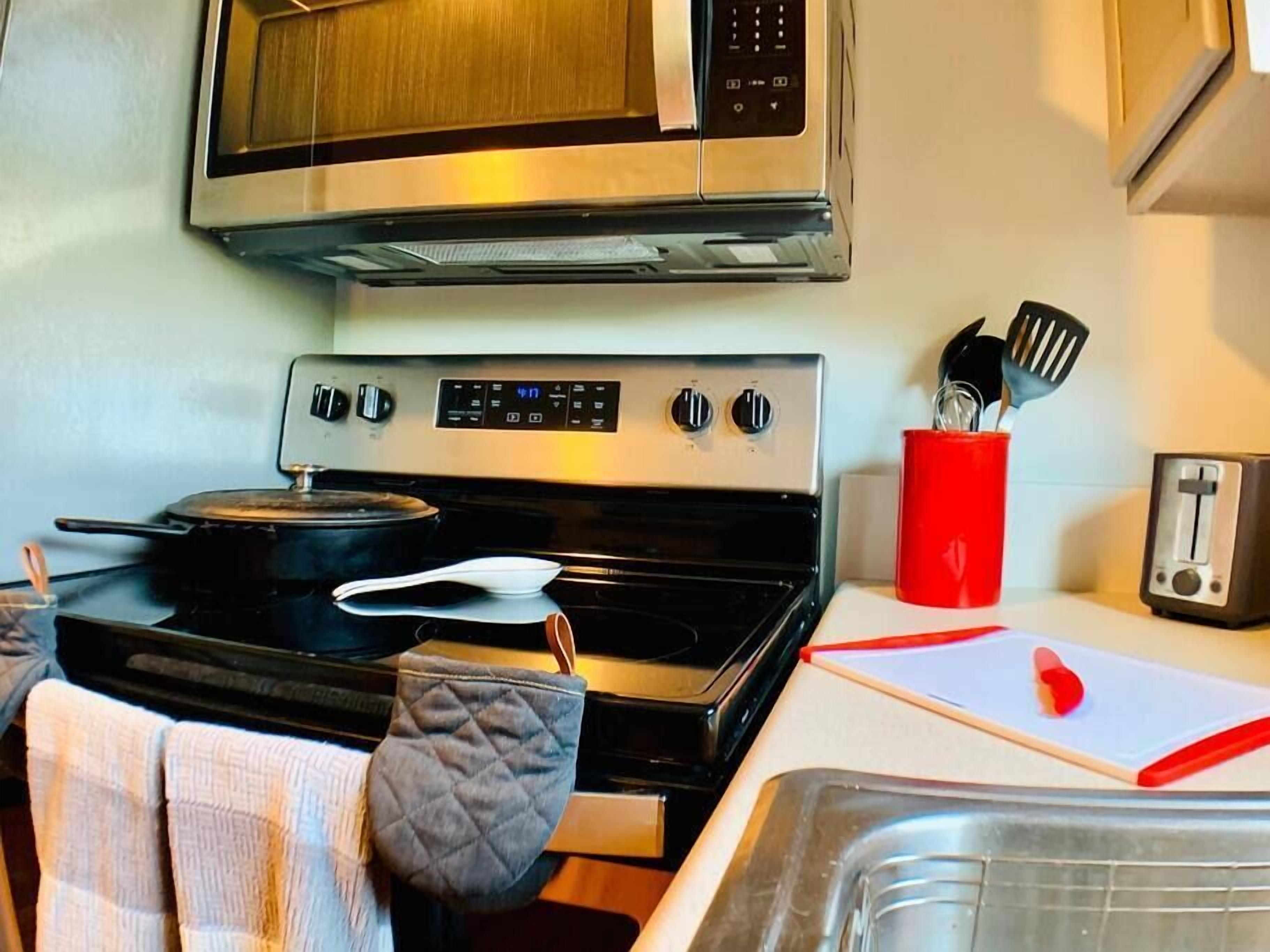 Fairgrounds Playground - WeHo - 1bd 1ba