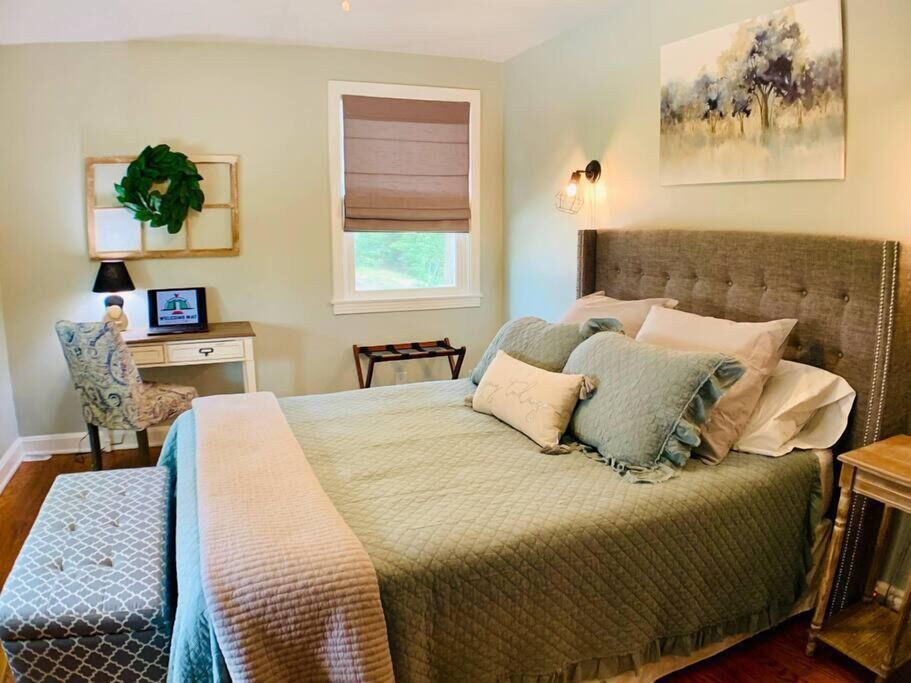 Fairgrounds Playground - WeHo - 1bd 1ba