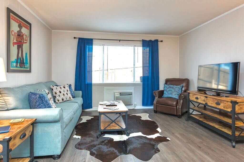 Nash Haven - Summer Pool - 1bd 1 ba