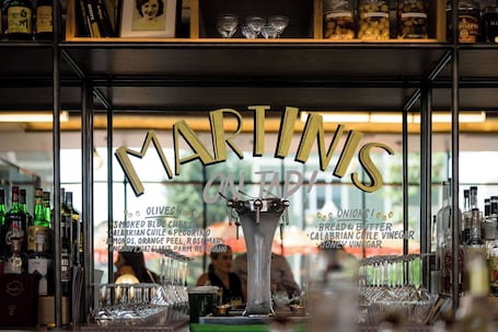 Se sirven cenas y cocina italiana