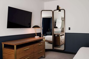 In-room safe, free cribs/infant beds, free rollaway beds, free WiFi - Cambria Hotel Boston Somerville (Somerville)