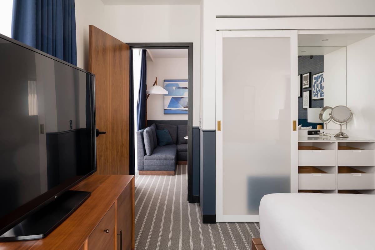 Habitación, 1 cama King size, con acceso para personas discapacitadas, para no fumadores | Caja de seguridad en la habitación y cunas gratuitas